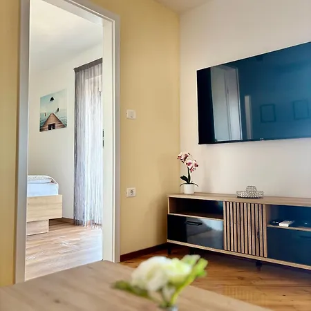 Blue Sky - Hrvatini Apartman