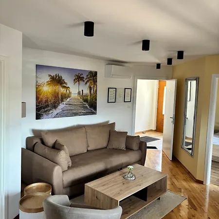 Blue Sky - Hrvatini アパート