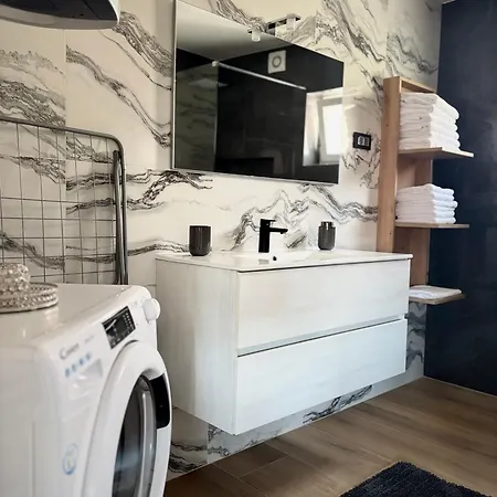 Blue Sky - Hrvatini Apartma *