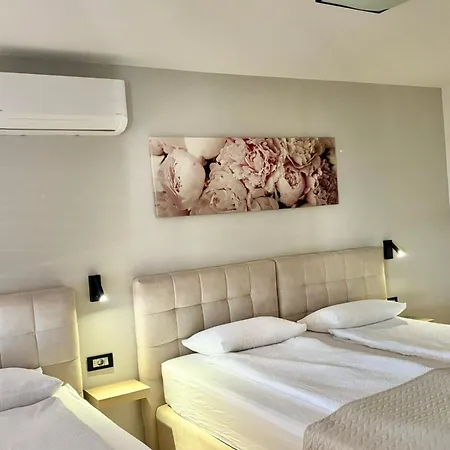 Blue Sky - Hrvatini Apartma *