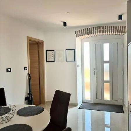 Blue Sky - Hrvatini Apartma